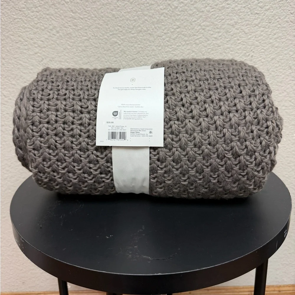 NWT‎ THRESHOLD OVERSIZED RECYCLED KNIT THROW BLANKETS GRAY